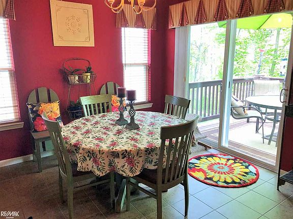 5th image of 3416 Grove Ln #1