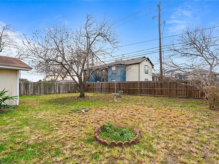 1829 Lesle Ln — Photo 12