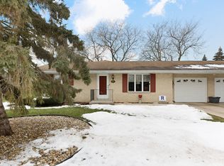 1210 Sunnymeade Dr, Rochelle, IL 61068