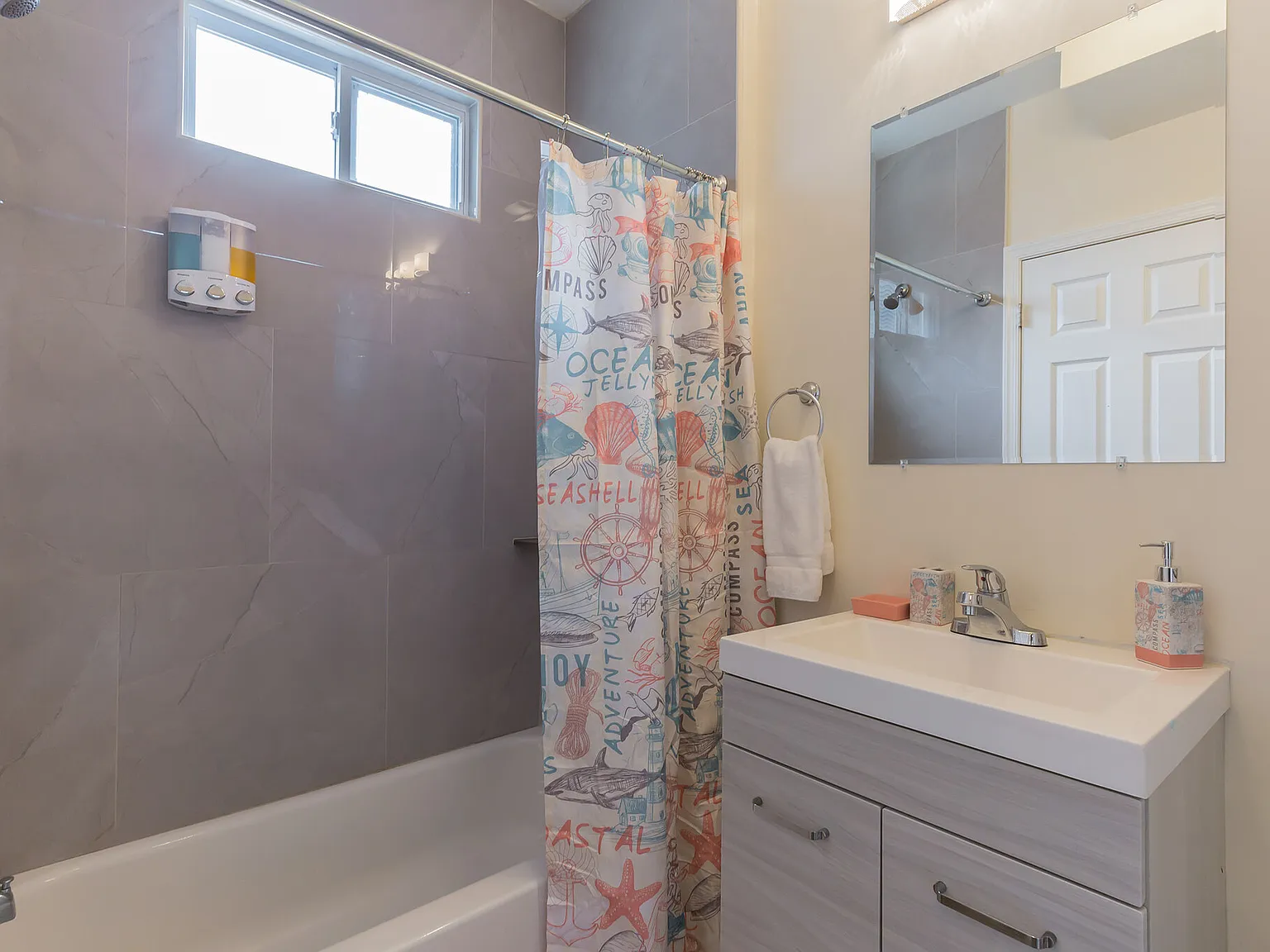 4 N Oakland - First Floor — Photo 2