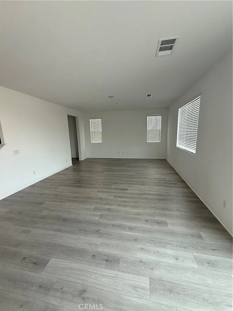 4 bed, 2.5 bath, 2371 sqft, $3,400 — Photo 4
