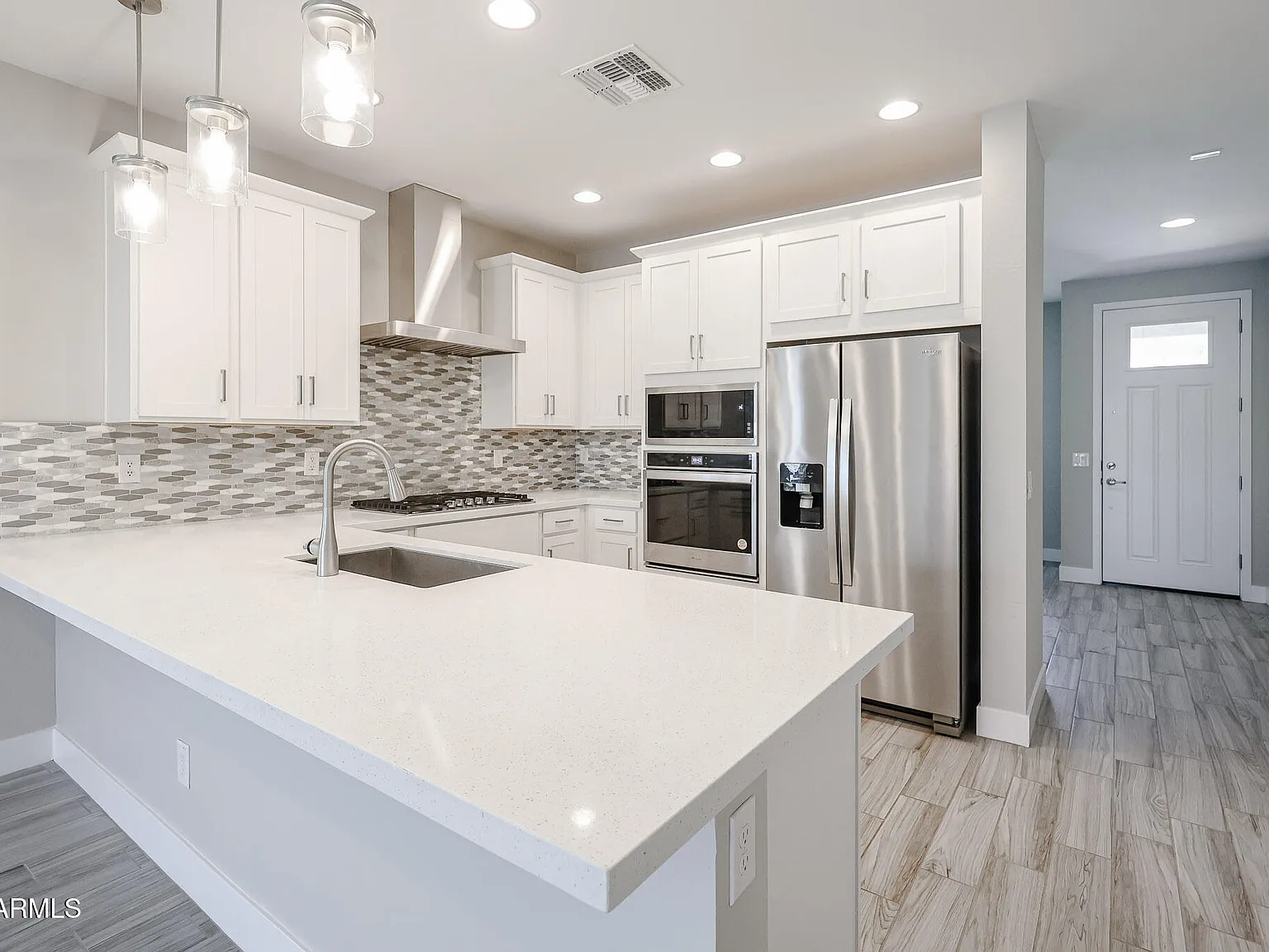 3 bed, 2.0 bath, 1623 sqft, $2,300 — Photo 3