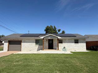 1114 Villa Dr, Watonga, OK 73772