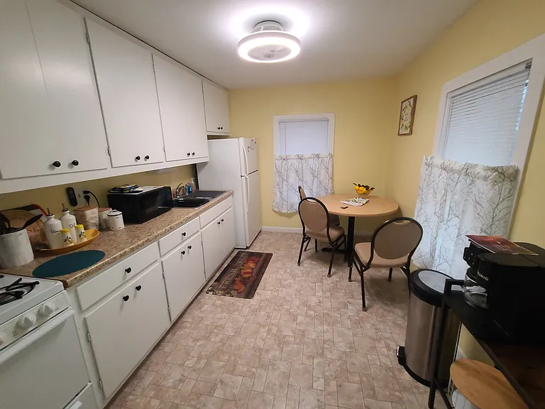 602 E Battell St #1/2 — Photo 4