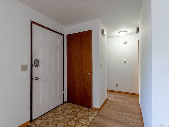 5th image of 6001 Sunshine Pl