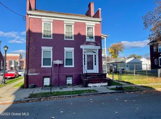 37 Middle St, Waterford, NY 12188
