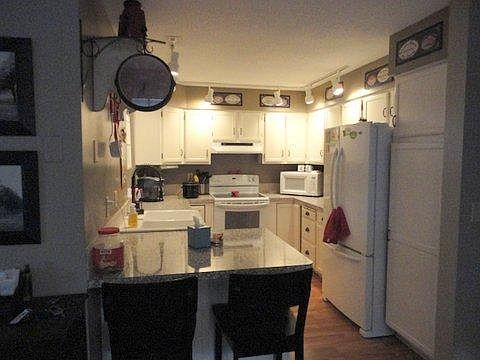 3rd image of 2471 Glen Circle