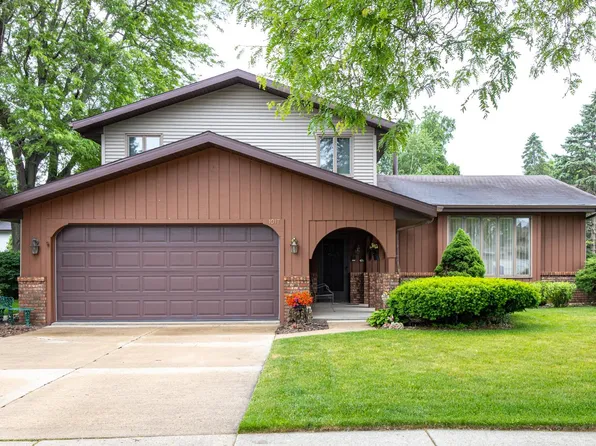 1017 E Capitol Dr, Appleton, WI 54911