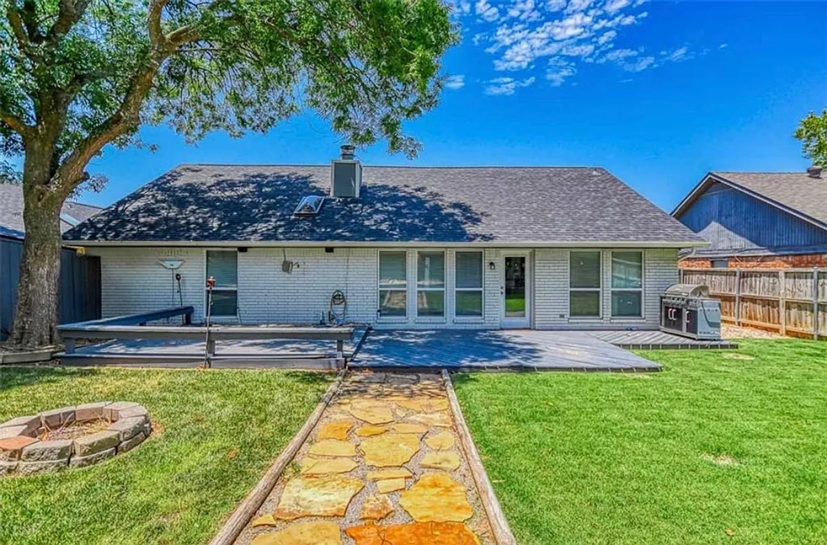 Building Photo - 1605 Davinbrook Dr