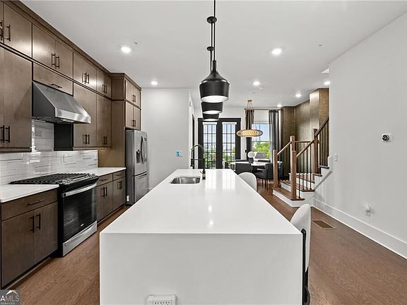 5th image of 1075 Robert Smalls Way
