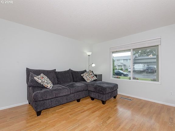 4th image of 14416 NE 4th Ave