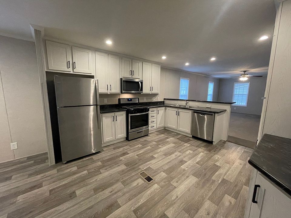 1st image of 516 Courtland Ln #696