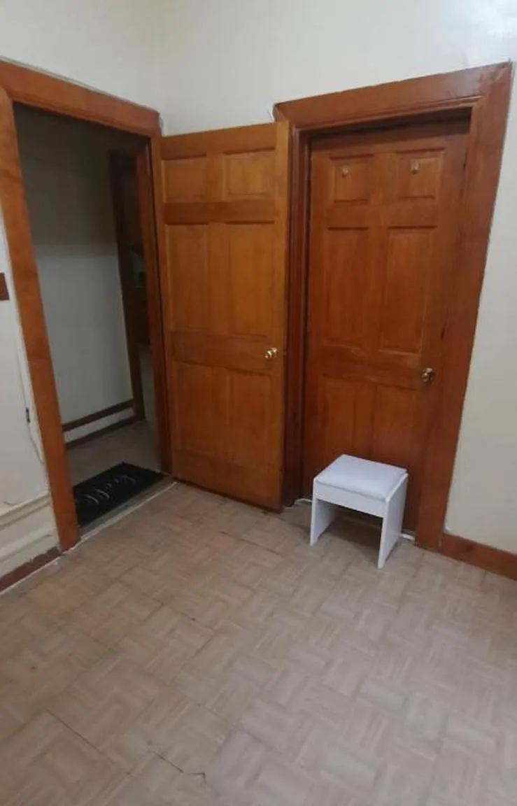 4 bed, 220 sqft, $1,000 — Photo 3