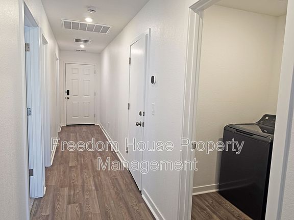 3rd image of 710 E Huyana Wind Dr
