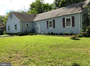 2032 Pimmit Dr, Falls Church, VA 22043