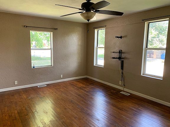 5th image of 207 Elizabeth Ave