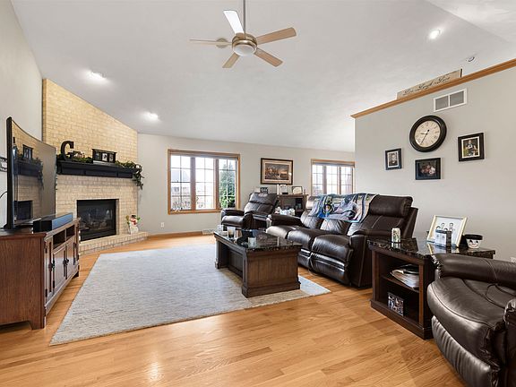 3rd image of 4110 Sandstone Dr