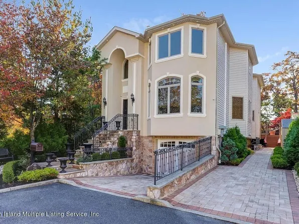 24 Ivan Ct, Staten Island, NY 10309