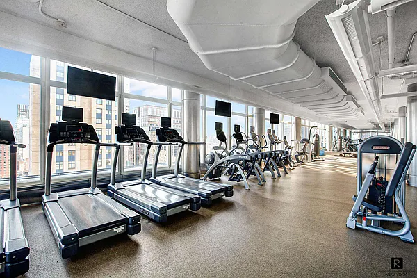 Rented by R New York | media 9