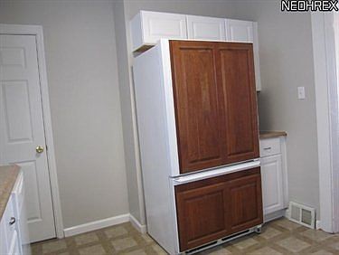 5th image of 685 Thayer St