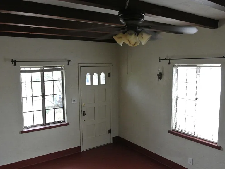 228 N Tyndall Ave — Photo 4