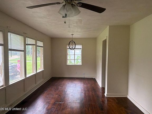 2nd image of 2747 Emerald Dr