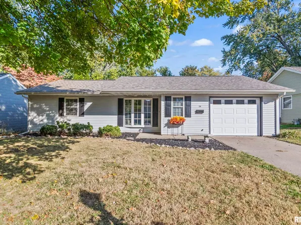 26 Nottingham Dr, Chatham, IL 62629