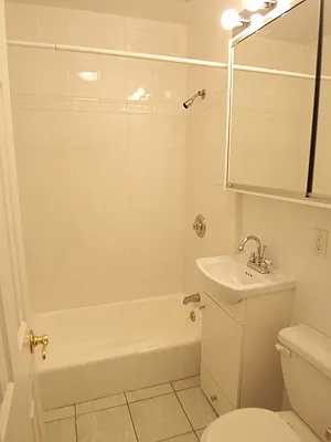 Rented by Luxx Realty | media 8