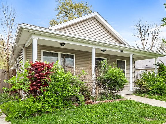 3rd image of 1044 Avondale Ct