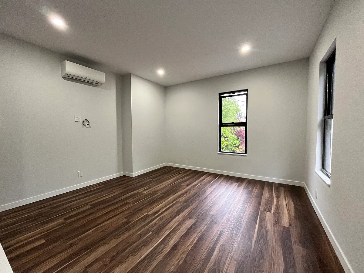 Building Photo - 143 Forest Ave #3