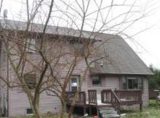 320 N 11th St, Edmore, MI 48829