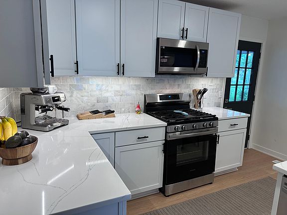2nd image of 5443 Linden St