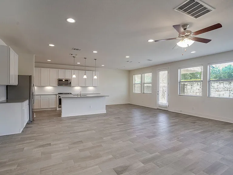 9102 Moonstone Dr — Photo 3