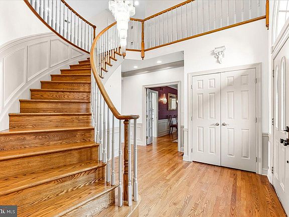 4th image of 296 Hickory Dr