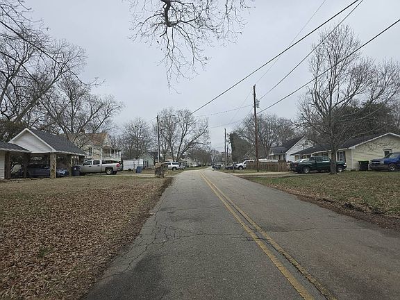 5th image of 239 Meadow St