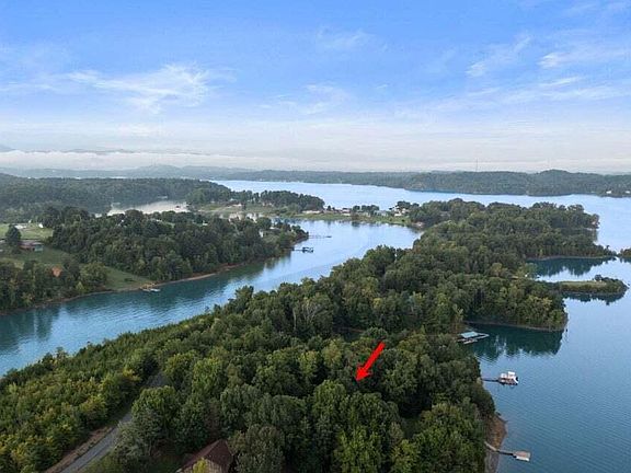 4th image of 983 Lake Ridge Dr