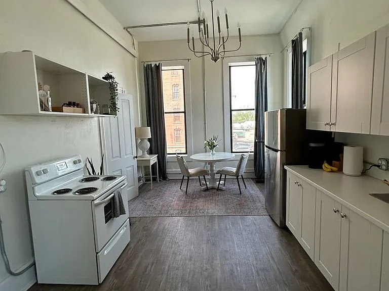 329 N Riverfront Dr — Photo 5