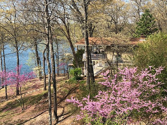 4th image of 38 N Lakeshore Dr