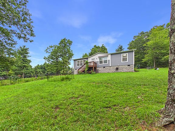 3rd image of 376 Ridge Oak Dr SE