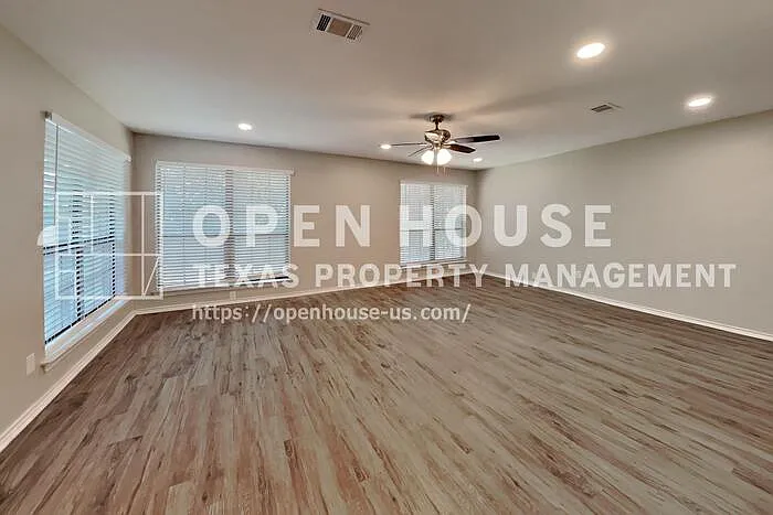 1306 Pinon Dr — Photo 5