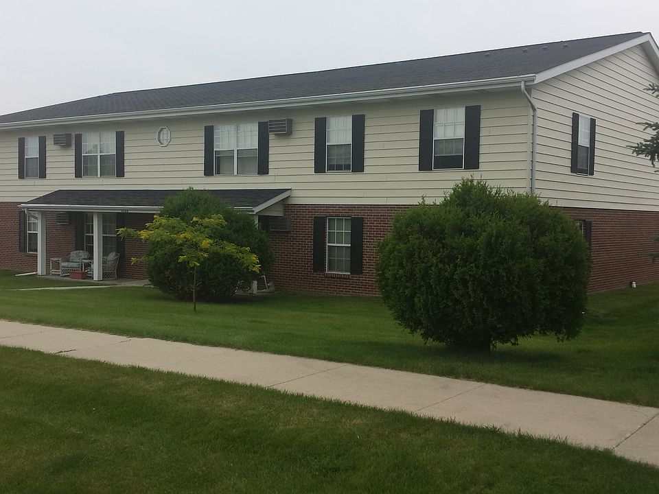 Great Location on South Side 1 mile from Freeway