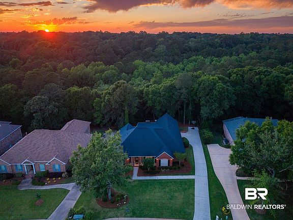 3rd image of 8248 Pine Run