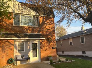 9333 Hegerman St, Philadelphia, PA 19114