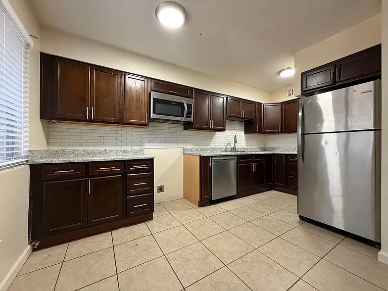 1809 E Broadway Rd — Photo 16