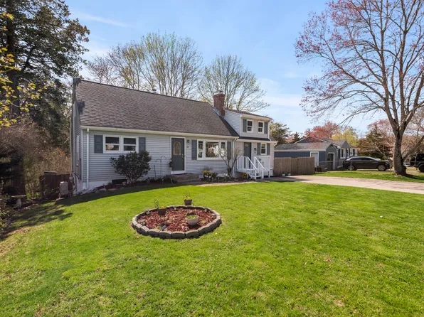 30 Pond Drive, North Stonington, CT 06359
