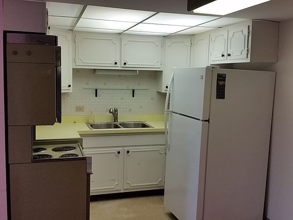 4th image of 5300 Walnut Ave APT 15E