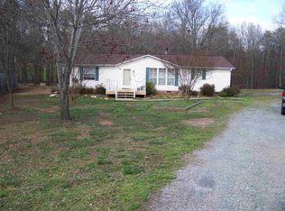 483 Tumble Rock Dr, Cowpens, SC 29330
