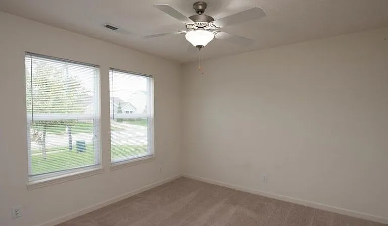 2421 Fleming Dr — Photo 2