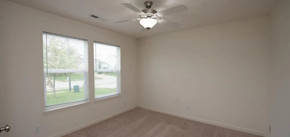 Building Photo - 2421 Fleming Dr