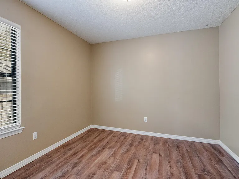 206 Esmond Ct — Photo 43